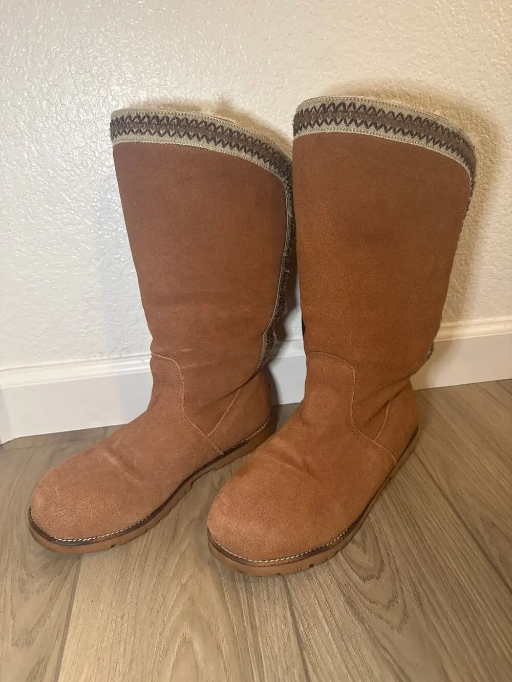 LAMO Madelyn Boots Womens Sz 8 Chestnut Suede Lace Up Back Sonoran Winter